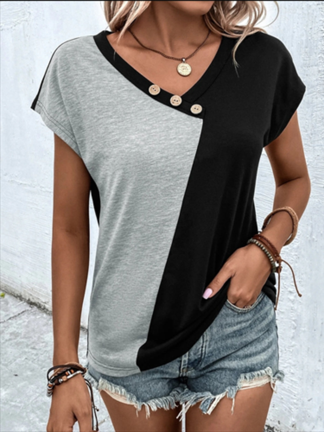 Contrast V-Neck Short Sleeve T-Shirt - Chic Innovations, LLC